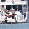 Exclusif - Brad Pitt et Angelina Jolie profitent d'une journée en bateau en famille, avec leurs enfants Shiloh, Vivienne, Knox, Maddox, Pax (blessé à la jambe droite) et Zahara Jolie-Pitt ainsi que le frère d'Angelina, James Haven, à Phuket, le 26 décembre 2015.