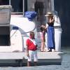 Exclusif - Brad Pitt et Angelina Jolie profitent d'une journée en bateau en famille, avec leurs enfants Shiloh, Vivienne, Knox, Maddox, Pax (blessé à la jambe droite) et Zahara Jolie-Pitt ainsi que le frère d'Angelina, James Haven, à Phuket, le 26 décembre 2015.