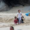 Exclusif - Angelina Jolie, et ses enfants Shiloh, Vivienne et Knox Jolie-Pitt sur une plage à Phuket, le 24 décembre 2015.