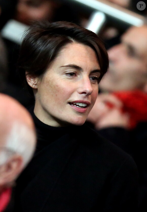 Alessandra Sublet - People assiste au match de football entre le PSG et Marseille au parc des Princes à Paris le 9 novembre 2014.