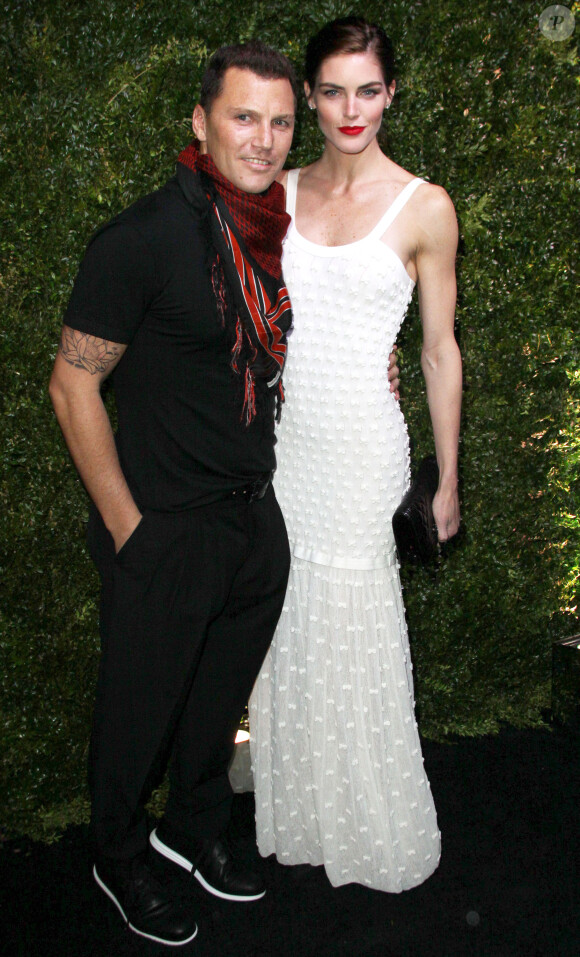 Sean Avery et sa fiancée Hilary Rhoda lors du 9ème dîner de la maison Chanel au restaurant Balthazar pendant le Festival du film de Tribeca à New York, le 22 avril 2014.