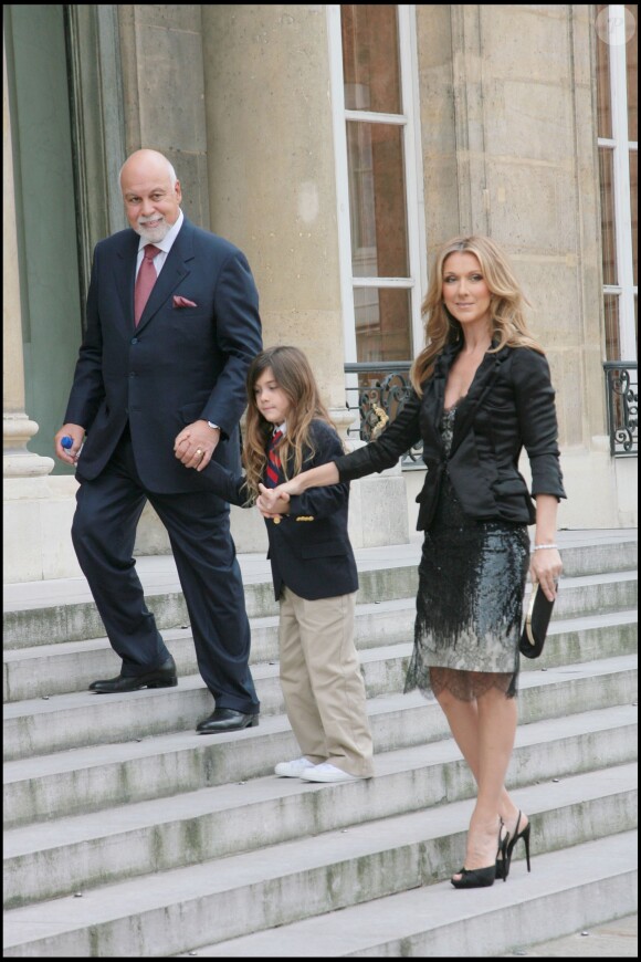 Céline Dion, son mari René Angélil et leur fils René Charles au palais de l'Elysée, le 23 mai 2008 à Paris