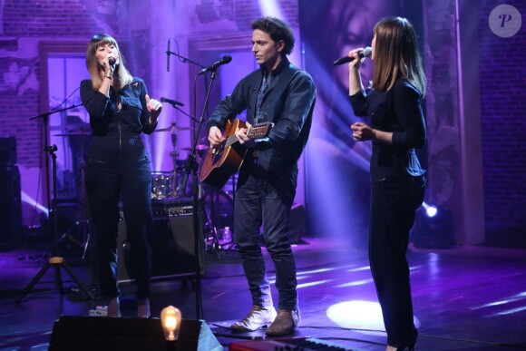 Exclusif - Raphaël et le groupe Brigitte (Aurélie Saada et Sylvie Hoarau) - Enregistrement de l'émission "Du côté de chez Dave", le 9 décembre 2015. L'émission sera diffusée le 17 janvier sur France 3. ©CVS/Bestimage