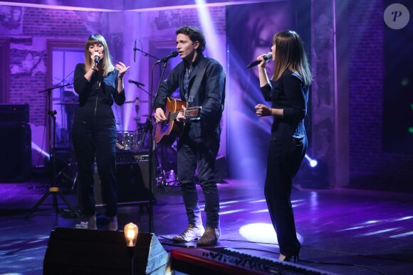 Exclusif - Raphaël et le groupe Brigitte (Aurélie Saada et Sylvie Hoarau) - Enregistrement de l'émission "Du côté de chez Dave", le 9 décembre 2015. L'émission sera diffusée le 17 janvier sur France 3. ©CVS/Bestimage