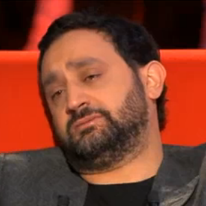 Cyril Hanouna, en larmes, invité dans Le Divan de Marc-Olivier Fogiel sur France 3. Tournage le 9 janvier 2016.