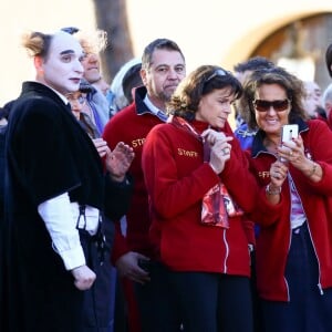 La princesse Stéphanie de Monaco participe à l'Open Air Circus Show à Monaco le 16 janvier 2016. Pour la 40e édition du Festival International du Cirque de Monte Carlo, une Parade a traversé la Principauté en partant du chapiteau Fontvieille pour terminer Place du Palais. Pendant plus d'une heure et demie une partie des artistes a offert au public venu en nombre, un aperçu du spectacle qui se déroule en principauté jusqu'au 24 janvier. © Bruno Bebert / Bestimage