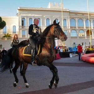 La princesse Stéphanie de Monaco participe à l'Open Air Circus Show à Monaco le 16 janvier 2016. Pour la 40e édition du Festival International du Cirque de Monte Carlo, une Parade a traversé la Principauté en partant du chapiteau Fontvieille pour terminer Place du Palais. Pendant plus d'une heure et demie une partie des artistes a offert au public venu en nombre, un aperçu du spectacle qui se déroule en principauté jusqu'au 24 janvier. © Bruno Bebert / Bestimage