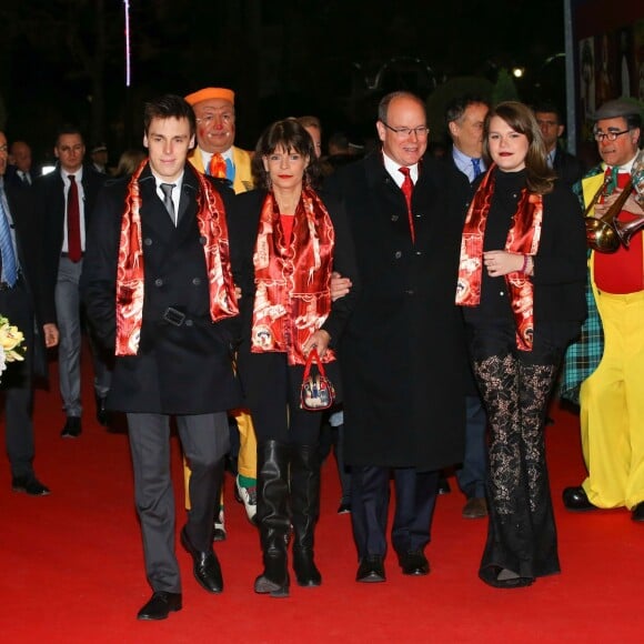 De gauche à droite, Louis Ducruet, sa mère, la princesse Stéphanie de Monaco, son frère, le prince Albert II de Monaco et Camille Gottlieb, la dernière fille de la princesse, arrivent pour assister à la 3eme soirée du 40eme Festival International du Cirque de Monte Carlo, le 16 janvier 2016. © Olivier Huitel / Pool Monaco / Bestimage