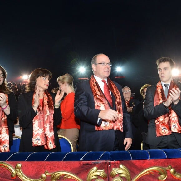 De gauche à droite, Camille Gottlieb, sa mère, la princesse Stéphanie de Monaco, son frère, le prince Albert II, Louis Ducruet, le fils de la princesse Stéphanie et l'acteur français Robert Hossein assistent à la 3eme soirée du 40eme Festival International du Cirque de Monte Carlo, le 16 janvier 2016. © Charly Gallo/ Pool Monaco / Bestimage