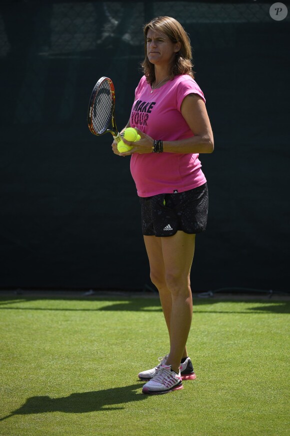 Amélie Mauresmo Amélie Mauresmo au tournoi de Wimbledon à Londres, le 5 juillet 2015