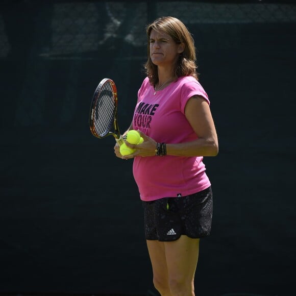 Amélie Mauresmo Amélie Mauresmo au tournoi de Wimbledon à Londres, le 5 juillet 2015