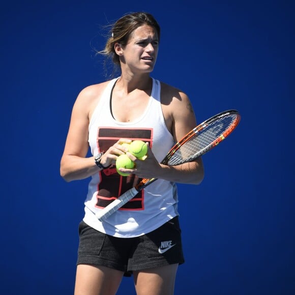 Amélie Mauresmo et sa silhouette athlétique lors de l'entraînment d'Andy Murray à l'Open d'Australie au Melbourne Park de Melbourne, le 16 janvier 2016