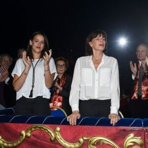 La princesse Stéphanie de Monaco, Pauline Ducruet et Robert Hossein assistent à la 4e représentation au 40e Festival International du Cirque de Monte-Carlo au chapiteau de Fontvieille à Monaco, le dimanche 17 janvier 2016. © Eric Mathon/Pool Monaco/Bestimage