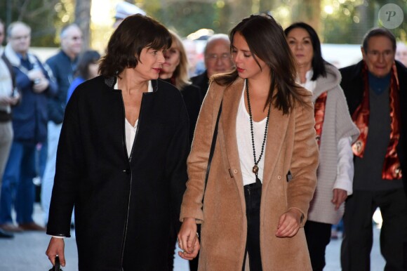 La princesse Stéphanie de Monaco et sa fille Pauline Ducruet arrivent pour la 4e représentation du 40e Festival International du Cirque de Monte-Carlo au chapiteau de Fontvieille à Monaco, le 17 janvier 2016. © Eric Mathon/Pool Monaco/Bestimage