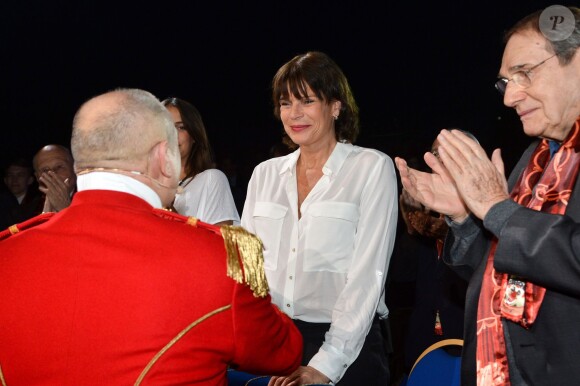 La princesse Stéphanie de Monaco, entourée de sa fille Pauline Ducruet et de Robert Hossein, lors de la 4e représentation du 40e Festival International du Cirque de Monte-Carlo au chapiteau de Fontvieille à Monaco, le 17 janvier 2016. © Charly Gallo/Pool Monaco/Bestimage
