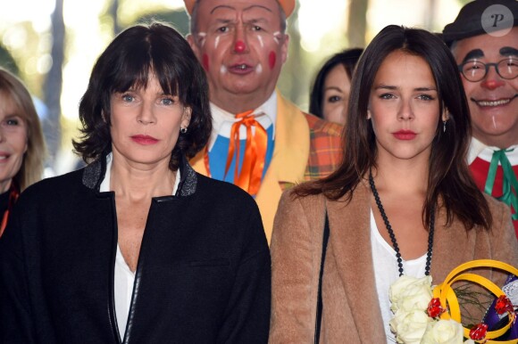 La princesse Stéphanie de Monaco et sa fille Pauline Ducruet arrivent pour la 4e représentation du 40e Festival International du Cirque de Monte-Carlo au chapiteau de Fontvieille à Monaco, le 17 janvier 2016. © Eric Mathon/Pool Monaco/Bestimage