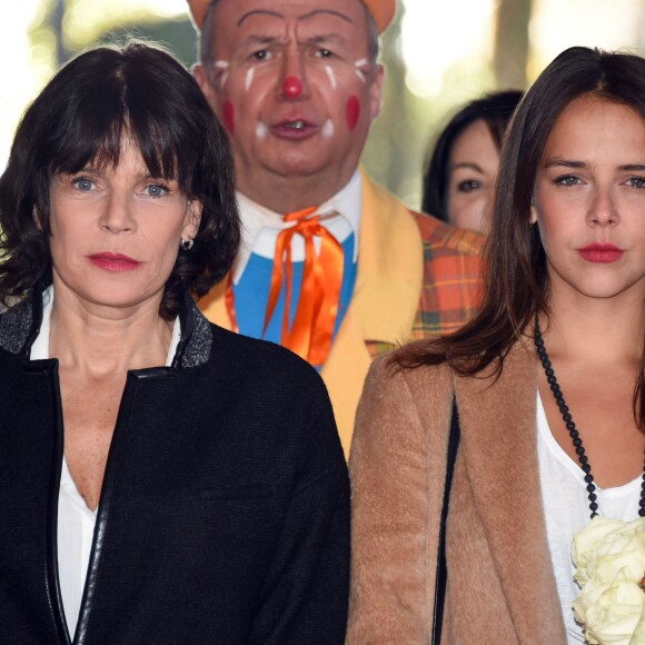 La princesse Stéphanie de Monaco et sa fille Pauline Ducruet arrivent pour la 4e représentation du 40e Festival International du Cirque de Monte-Carlo au chapiteau de Fontvieille à Monaco, le 17 janvier 2016. © Eric Mathon/Pool Monaco/Bestimage