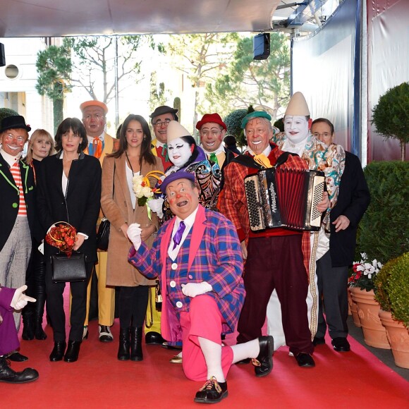 La princesse Stéphanie de Monaco et sa fille Pauline Ducruet arrivent, entourées des artistes, pour la 4e représentation du 40e Festival International du Cirque de Monte-Carlo au chapiteau de Fontvieille à Monaco, le 17 janvier 2016. © Charly Gallo/Pool Monaco/Bestimage