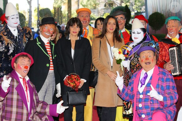 La princesse Stéphanie de Monaco et sa fille Pauline Ducruet arrivent pour assister à la 4e représentation du 40e Festival International du Cirque de Monte-Carlo au chapiteau de Fontvieille à Monaco, le 17 janvier 2016. © Olivier Huitel/Pool Monaco/Bestimage