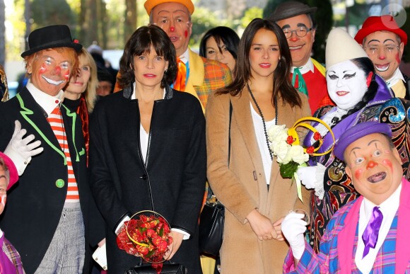 La princesse Stéphanie de Monaco et sa fille Pauline Ducruet arrivent pour assister à la 4e représentation du 40e Festival International du Cirque de Monte-Carlo au chapiteau de Fontvieille à Monaco, le 17 janvier 2016. © Olivier Huitel/Pool Monaco/Bestimage