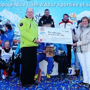 Le prince Albert II de Monaco - Courses de ski et de kart ( slalom en ski sur la piste du Riou le matin puis pour l'après-midi une course de karting sur glace) "World stars ski event" à Auron au profit de l' A.S. Star team for Children le 16 janvier 2016  World stars ski events organized to benefit A.S. Star Team for Children in Auron on 16/01/2016 with a ski and kart competition16/01/2016 - Auron