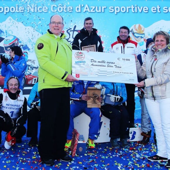 Le prince Albert II de Monaco - Courses de ski et de kart ( slalom en ski sur la piste du Riou le matin puis pour l'après-midi une course de karting sur glace) "World stars ski event" à Auron au profit de l' A.S. Star team for Children le 16 janvier 2016  World stars ski events organized to benefit A.S. Star Team for Children in Auron on 16/01/2016 with a ski and kart competition16/01/2016 - Auron