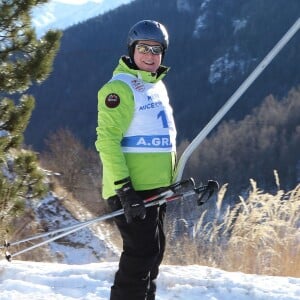 Le prince Albert II de Monaco a participé au World Stars Ski Event au profit de son association AS Star Team for Children le 16 janvier 2016 à Auron.