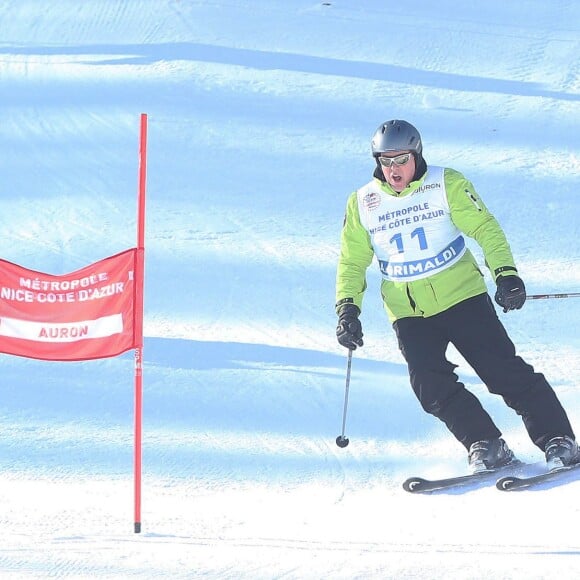 Le prince Albert II de Monaco a participé au World Stars Ski Event au profit de son association AS Star Team for Children le 16 janvier 2016 à Auron.