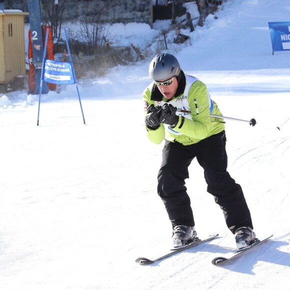 Le prince Albert II de Monaco a participé au World Stars Ski Event au profit de son association AS Star Team for Children le 16 janvier 2016 à Auron.