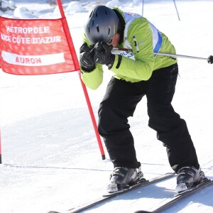 Le prince Albert II de Monaco a participé au World Stars Ski Event au profit de son association AS Star Team for Children le 16 janvier 2016 à Auron.