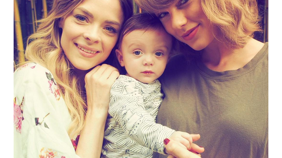 Jaime King : Avec marraine Taylor Swift, son fils Leo Thames fête ses 6 mois !