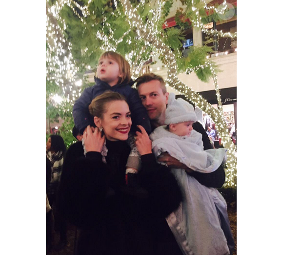 Jaime King, son mari Kyle Newman et leurs enfants James Knight et Leo Thames. Photo publiée sur Instagram au mois de décembre 2015.