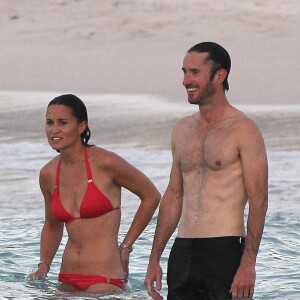 Exclusif - Pippa Middleton avec son ami James Matthews en vacances à Saint-Barthélemy, sur la plage de l'Eden Rock, le 22 août 2015.