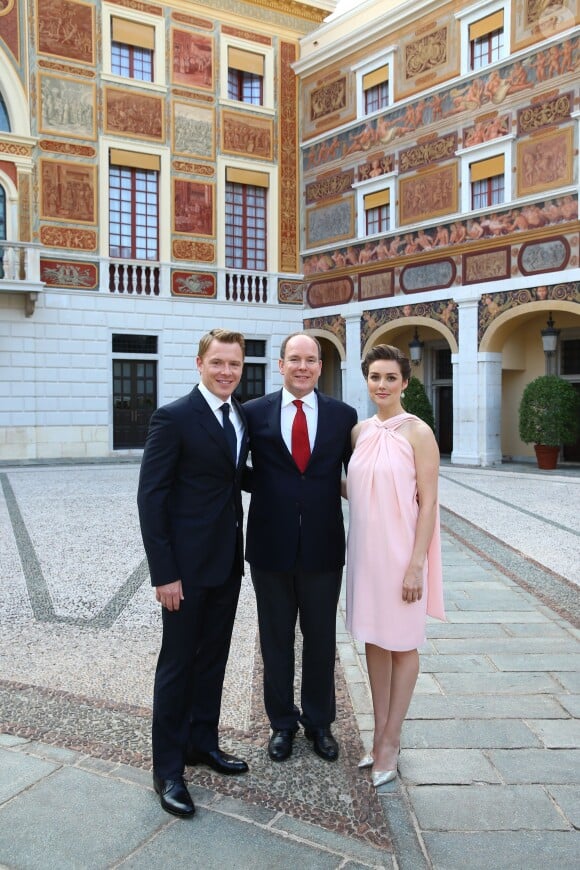 Diego Klattenhoff, le prince Albert II de Monaco et Megan Boone (The Blacklist) - Cocktail dans la cour d'honneur du palais princier lors du 54ème festival de la Télévision de Monte-Carlo. Le 10 juin 2014