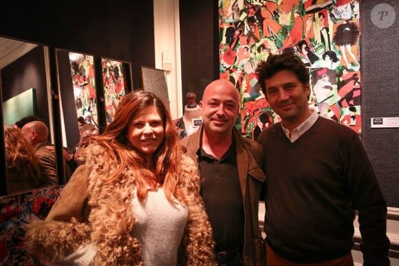 Charlotte Valandrey, Bruno Madinier et un ami, lors de la soirée de clôture de l'exposition d'Anne Mondy, Accords Croisés by Papertorn, au Dedar Showroom à Paris, en décembre 2015.