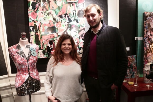 Charlotte Valandrey et Amaury Leveaux, lors de la soirée de clôture de l'exposition d'Anne Mondy, Accords Croisés by Papertorn, au Dedar Showroom à Paris, en décembre 2015.
