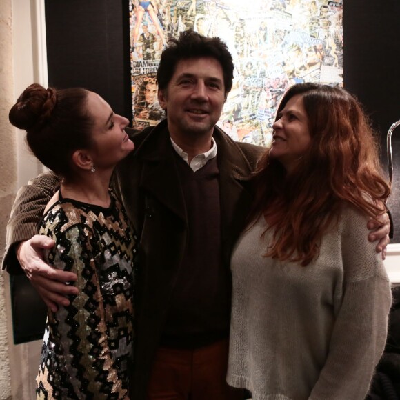 Anne Mondy, Bruno Madinier et Charlotte Valandrey, lors de la soirée de clôture de l'exposition d'Anne Mondy, Accords Croisés by Papertorn, au Dedar Showroom à Paris, en décembre 2015.