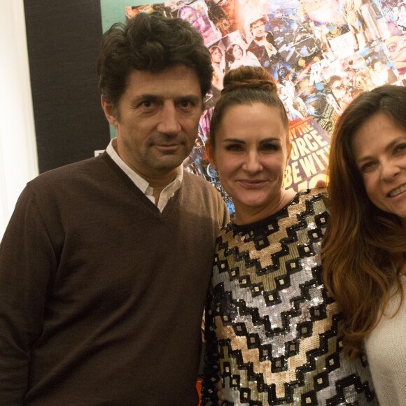 Anne Mondy, Bruno Madinier et Charlotte Valandrey, lors de la soirée de clôture de l'exposition d'Anne Mondy, Accords Croisés by Papertorn, au Dedar Showroom à Paris, en décembre 2015.