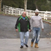 Jamie Foxx et le père du jeune conducteur sur KABC, le 19 janvier 2016. L'acteur raconte comment il a sauvé la vie d'un conducteur prisonnier de sa voiture sur un route d'Hidden Hills.