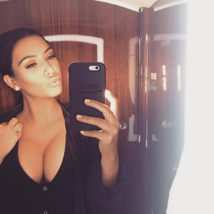 Kim Kardashian a publié un selfie sur sa page Instagram au début du mois de janvier 2016.