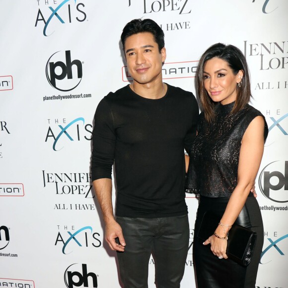 Mario Lopez et sa femme Courtney Mazza - Arrivée des people à la première représentation de "All I Have", le nouveau show de Jennifer Lopez, au Planet Hollywood Resort & Casino à Las Vegas, le 20 janvier 2016.