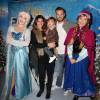 Jamie-Lynn Sigler, son fiancé Beau Dykstra et leur fils Cutter Dykstra lors de première de "Frozen" de Disney On Ice à Los Angeles, le 10 décembre 2015.