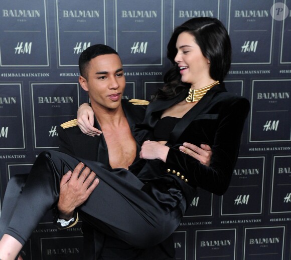 Olivier Rousteing et Kendall Jenner - Défilé de mode "Balmain x H&M" au 23 Wall Street à New York, le 20 octobre 2015. -