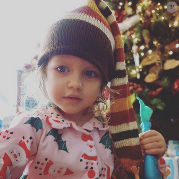 Rainbow Aurora Rotella, fille de Holly Madison et son mari Pasquale Rotella, en décembre 2015. Photo du compte Instagram de Holly Madison.