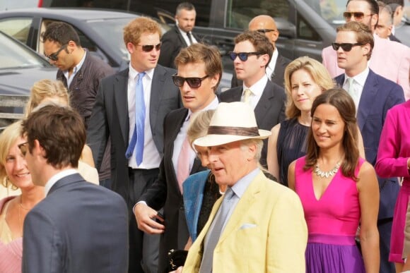 Le prince Harry, ainsi que Pippa Middleton et son petit ami de l'époque, Nico Jackson, au mariage de ses amis Charlie Gilkes et Anneke von Trotha Taylor à Monopoli, en Italie, le 19 septembre 2014.