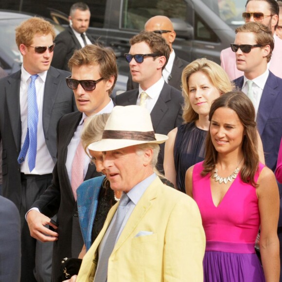 Le prince Harry, ainsi que Pippa Middleton et son petit ami de l'époque, Nico Jackson, au mariage de ses amis Charlie Gilkes et Anneke von Trotha Taylor à Monopoli, en Italie, le 19 septembre 2014.