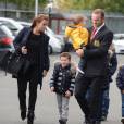 Wayne Rooney avec ses enfants Klay et Kai et son épouse Coleen lors de son arrivée à Old Trafford, le 5 octobre 2014 à Manchester