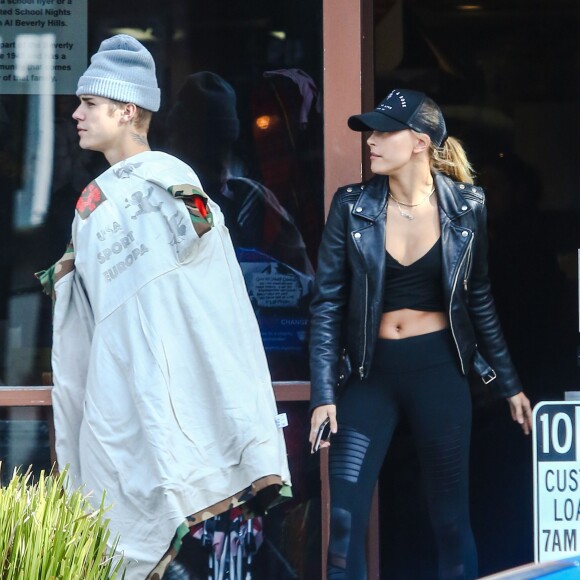 Exclusif - Justin Bieber et Hailey Baldwin à la sortie du restaurant Nate 'n Al à Beverly Hills le 11 janvier 2016.