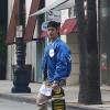 Justin Bieber fait du skateboard dans les rues de Beverly Hills, le 10 janvier 2016