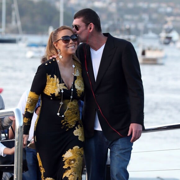 Exclusif -  Mariah Carey, son compagnon James Packer et ses enfants Moroccan et Monroe sont arrivés à Sydney en Australie, avant de rejoindre Lachlan Murdoch (fils de l'homme d'affaires australo-américain Rupert Murdoch) et sa femme Sarah sur leur voilier de luxe de 42,6 mètres (le Sarissa) sur le port de Sydney pour une fête du jour de l'an le 1er janvier 2016 .